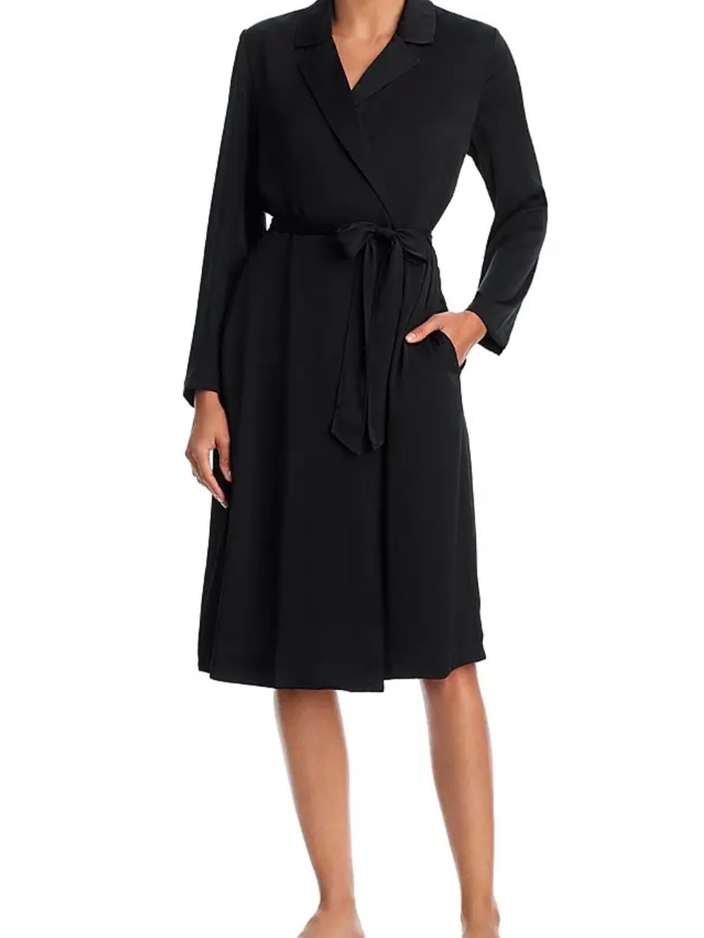 NWT BAREFOOT DREAMS Satin Notch Collar Robe Black Size Medium